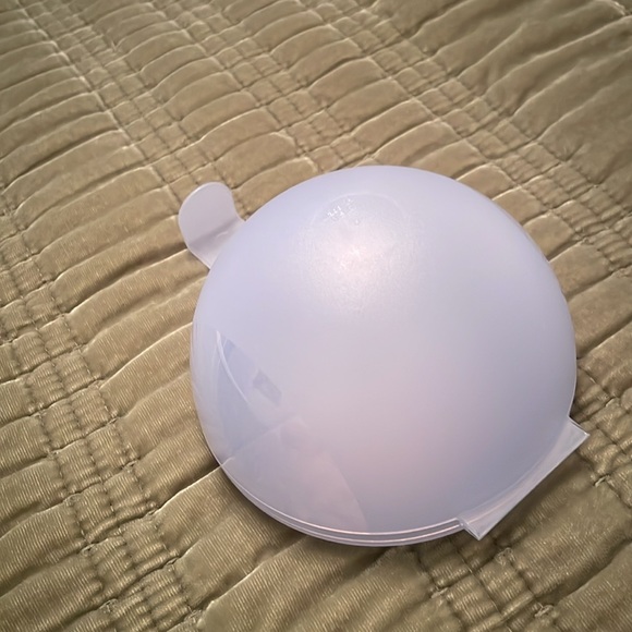 NWOT TUPPERWARE Forget Me Not Vegetable or Onion Hanging Keeper USA - Picture 2 of 9